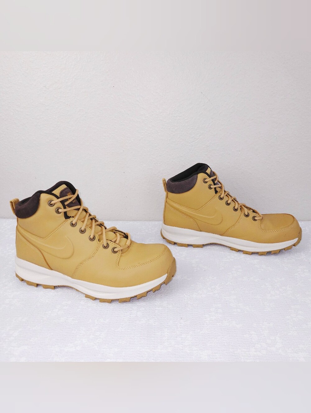 NIKE Manoa Boots Men's US 9.5 Water Resistant Leather Haystack